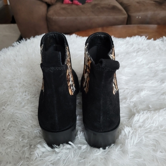 NWOT Crown Vintage Tolana Chelsea Boot - Picture 4 of 7